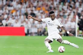 打开心了!东契奇得分助攻湖人领先到15分 金鸡独立传球解说都笑了.